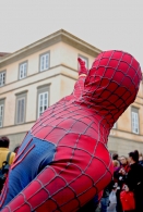 Spiderman_lancia_la_sua_tela.jpg