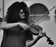 Nome File=violino.jpg
Dimensione File=235KB
Dimensioni=700x592
Data aggiunta=Ott 06, 2007 violino.jpg