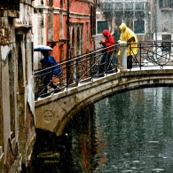 Nome File=PIOVE_A_VENEZIA.jpg
Dimensione File=279KB
Dimensioni=450x450
Data aggiunta=Dic 05, 2008 PIOVE_A_VENEZIA.jpg