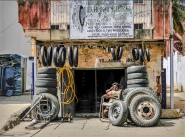 Tyres_shop.jpg Tyres_shop.jpg