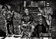 Nome File=the_band_web_NF.jpg
Dimensione File=424KB
Dimensioni=1200x830
Data aggiunta=Nov 08, 2013 the_band_web_NF.jpg