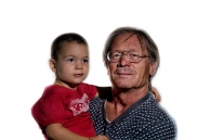 Nome File=grandfather___nephew.jpg
Dimensione File=192KB
Dimensioni=800x531
Data aggiunta=Ott 07, 2009 grandfather___nephew.jpg