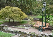 Giardino_Roccioso,_lampioni_innamorati_di_Rodolfo_Marasciuolo.jpg