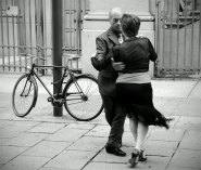 Nome File=tango_con_bici.jpg
Dimensione File=211KB
Dimensioni=760x648
Data aggiunta=Giu 23, 2010 tango_con_bici.jpg