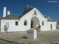 Nome File=Alberobello---Trullo-sovrano.jpg
Dimensione File=118KB
Dimensioni=700x525
Data aggiunta=Nov 27, 2008 Alberobello---Trullo-sovrano.jpg
