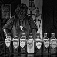 Nome File=_Poisons_bn_sqr_web.jpg
Dimensione File=546KB
Dimensioni=900x900
Data aggiunta=Ott 15, 2012 _Poisons_bn_sqr_web.jpg