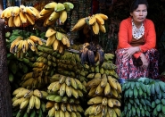 ©_Saro_Di_Bartolo_myanmar_birmania_burma_woman_market_bananas_portrait_DSC06466a2i_1200mm2.jpg