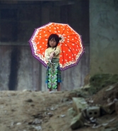 Saro-Di-Bartolo-vietnam-asia-red-umbrella-girls.jpg
