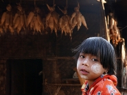 ©_Saro_Di_Bartolo_myanmar_birmania_burma_young_girl_corn_mais_portrait_DSC00242au5_1200mmm-.jpg