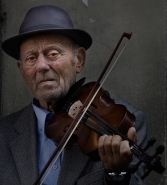 Nome File=The-Sad-Violinist.jpg
Dimensione File=283KB
Dimensioni=723x800
Data aggiunta=Apr 17, 2011 The-Sad-Violinist.jpg