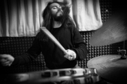 Nome File=MM_THE_DRUMMER.jpg
Dimensione File=495KB
Dimensioni=1200x800
Data aggiunta=Feb 29, 2024 MM_THE_DRUMMER.jpg