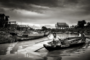 Cambodia_Piroga_sul_fiume.jpg Cambodia_Piroga_sul_fiume.jpg