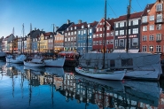 Nome File=cph,nyhavn,twilight1,ok.jpg
Dimensione File=225KB
Dimensioni=1200x800
Data aggiunta=Gen 13, 2018 cph,nyhavn,twilight1,ok.jpg