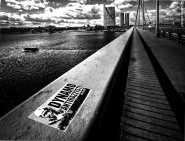 riga,bridge,dynamo,antirazzisti,bw-1.JPG