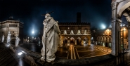 Cremona,_piazza_Duomo_di_sera.jpg