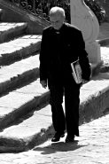 Nome File=prete.jpg
Dimensione File=297KB
Dimensioni=532x800
Data aggiunta=Ott 28, 2007 prete.jpg