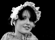 Nome File=Ritratto-ragazza.jpg
Dimensione File=161KB
Dimensioni=800x581
Data aggiunta=Nov 01, 2007 Ritratto-ragazza.jpg