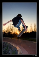Nome File=skater.jpg
Dimensione File=282KB
Dimensioni=557x800
Data aggiunta=Apr 01, 2008 skater.jpg