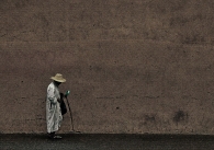 lungo_il_muro.jpg