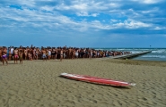 Nome File=TUTTI_IN_FILA-1.jpg
Dimensione File=339KB
Dimensioni=900x588
Data aggiunta=Set 02, 2011 TUTTI_IN_FILA-1.jpg