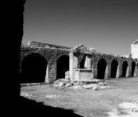 Isole_Tremiti_-_Abbazia_Santa_Maria,_cortile.JPG