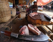 ©_Saro_Di_Bartolo_myanmar_birmania_burma_butcher_meat_macellaio_carne_food_cibo_DSC08999g6_1200mm-.jpg