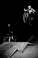 Nome File=erik_bn_fly_in_the_night.jpg
Dimensione File=245KB
Dimensioni=667x1000
Data aggiunta=Mag 11, 2011 erik_bn_fly_in_the_night.jpg