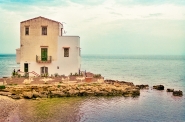 Nome File=la_casa_sulle_rocce.jpg
Dimensione File=575KB
Dimensioni=1100x731
Data aggiunta=Mag 10, 2025 la_casa_sulle_rocce.jpg