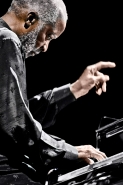 Nome File=ahmad_jamal01.jpg
Dimensione File=287KB
Dimensioni=600x900
Data aggiunta=Mag 02, 2012 ahmad_jamal01.jpg