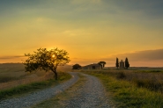 Tramonto_alla_cappellina_di_Vitaleta.jpg Tramonto_alla_cappellina_di_Vitaleta.jpg